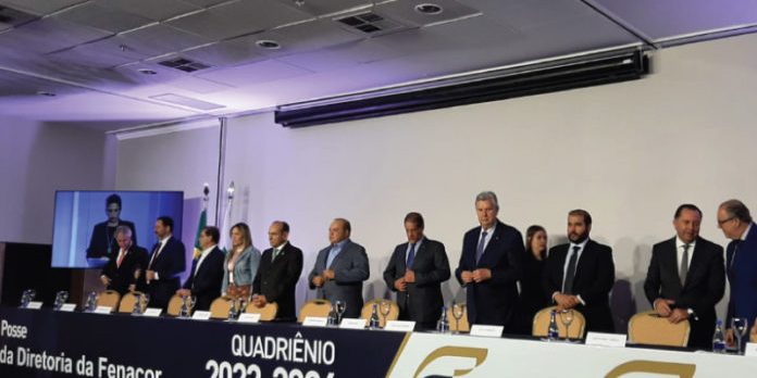 Fenacor-da-posse-a-diretoria-eleita-em-jantar-prestigiado-em-Brasilia-696×522